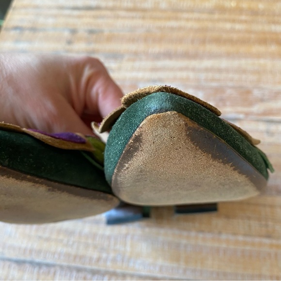 MIU MIU Suede Floral Low Heel Pumps Flower Appliqué Pointy Toe Sz 36.5 - Picture 3 of 11